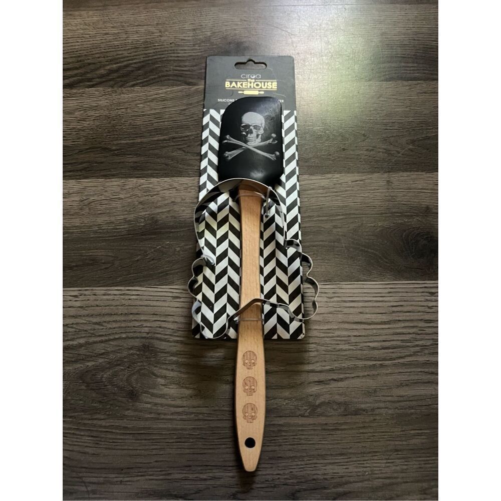 Ciroa The Bakehouse Skull And Crossbones Spatula And Cookie Cutter Set NEW
